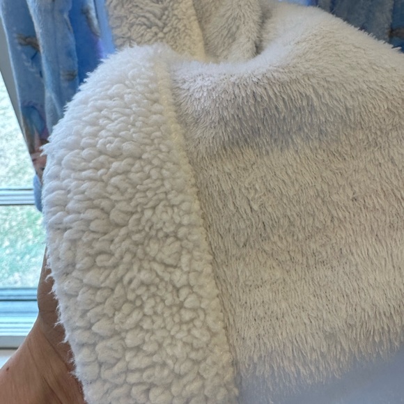 Elsa fleece robe (2 available) - Picture 3 of 5